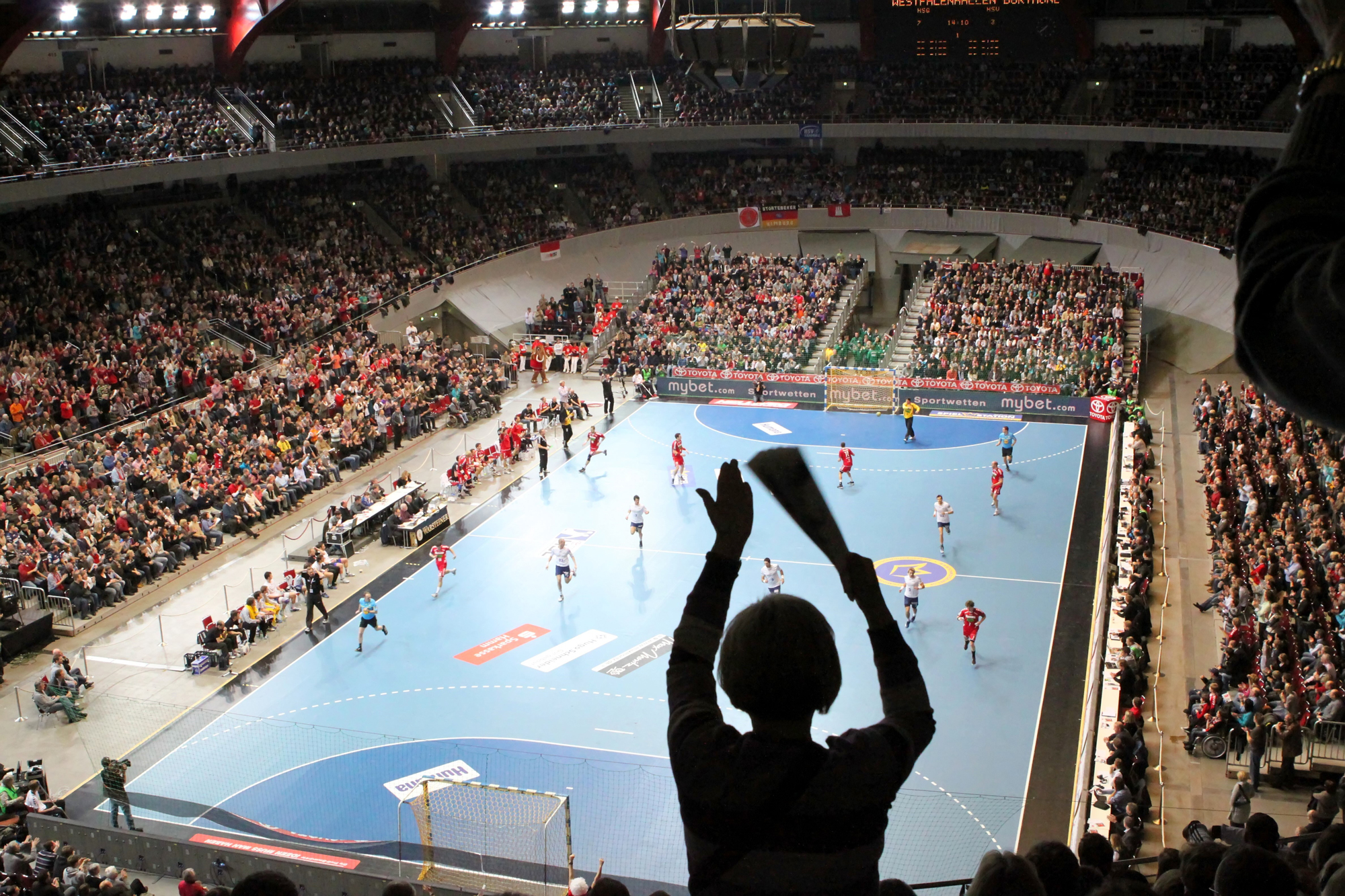 Dortmund hope for record attendance in group final