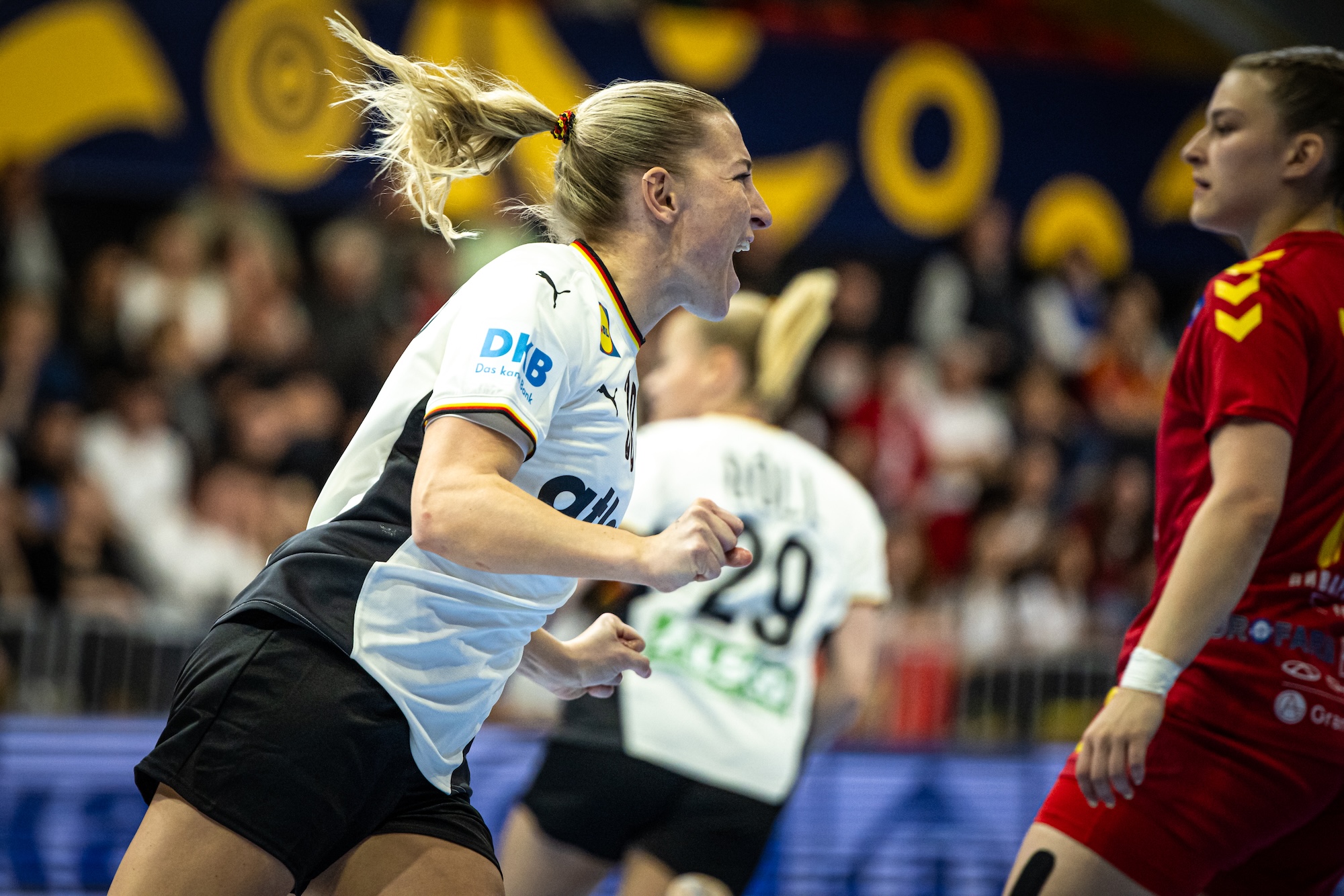 Live blog: Sweden and Spain win; Austria and Germany lead