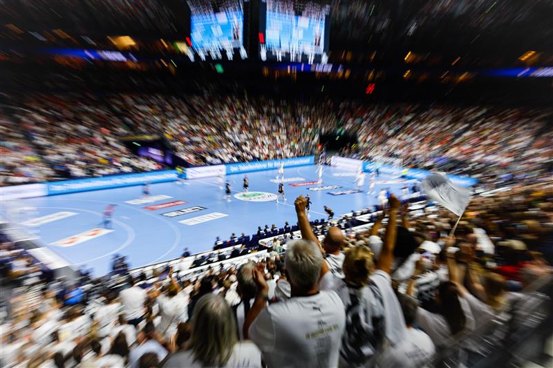 Road to Cologne less than 100 days long