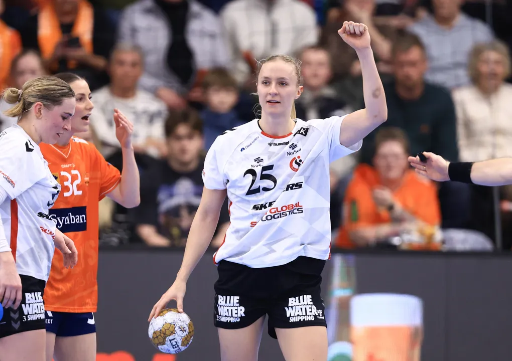 Esbjerg dominate MOTW to reach quarter-finals; Györ also through