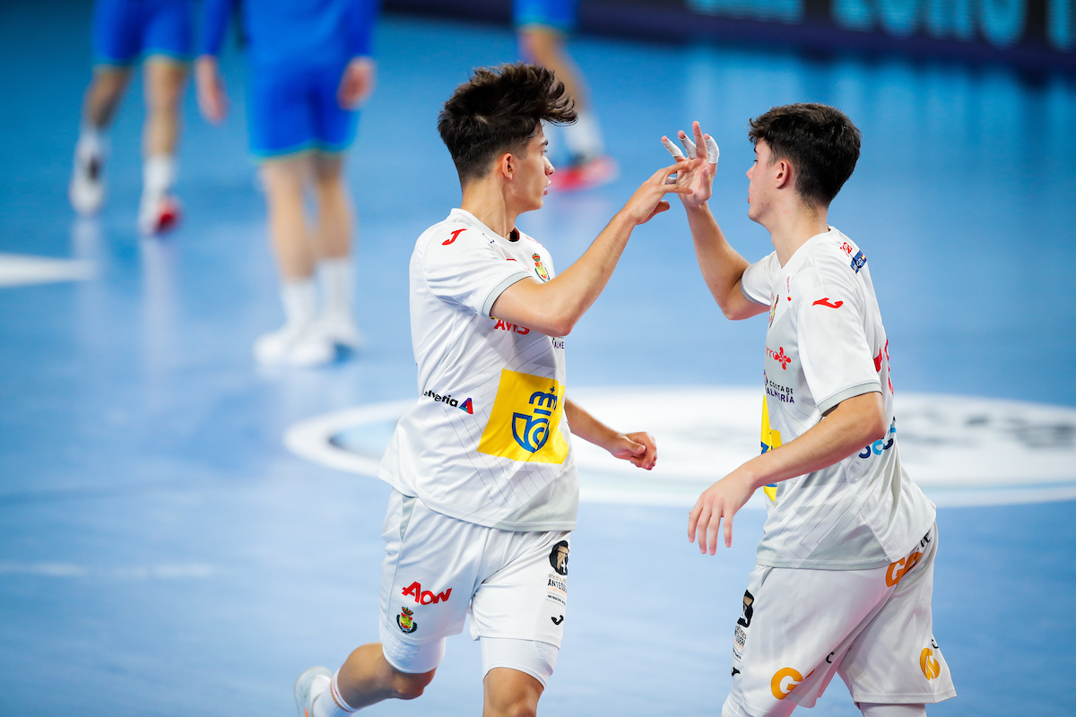 Spectacular Spanish comeback keeps semifinal hopes alive