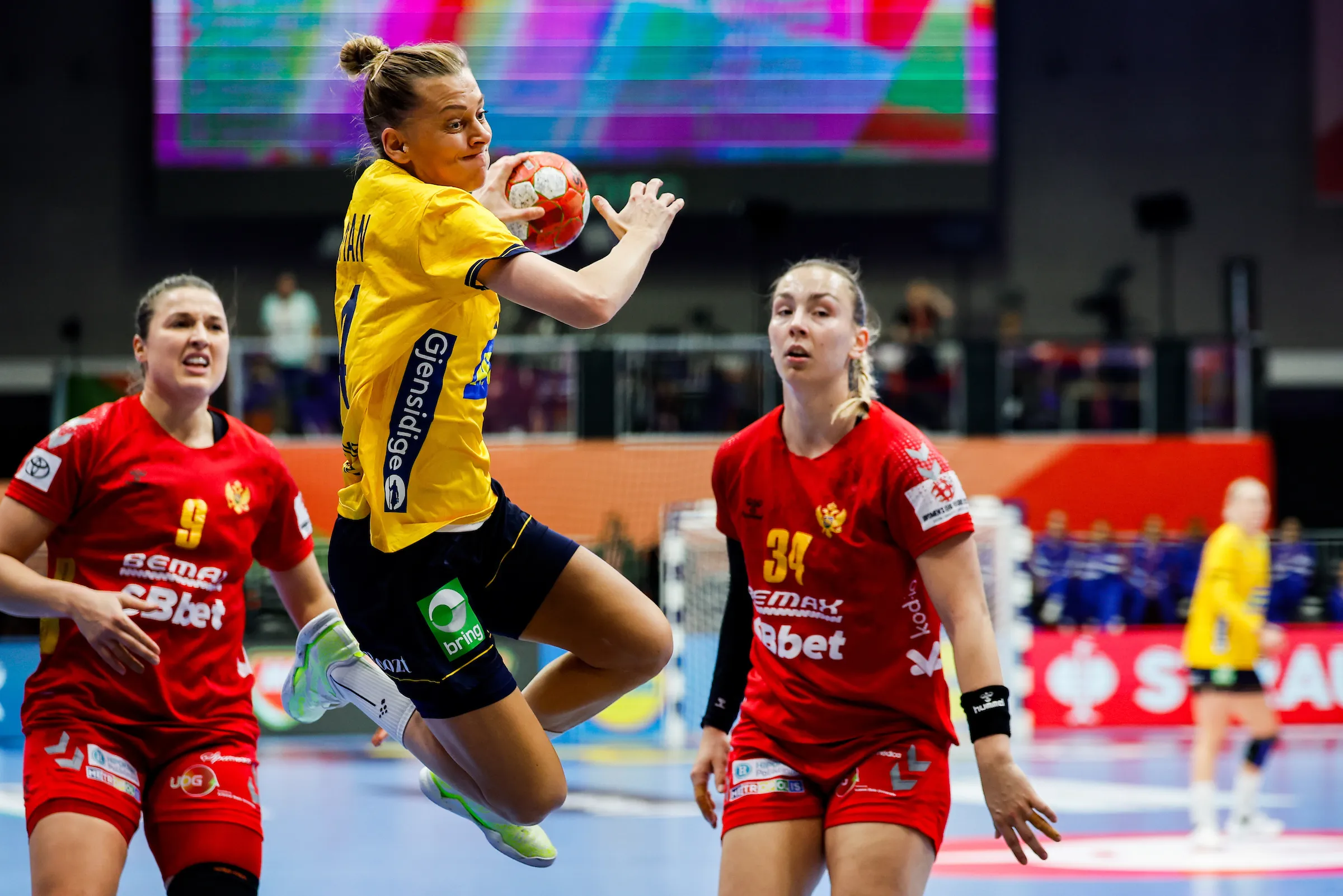 Handball Fight Sweden grab impressive win to stay in fight for fifth at EHF EURO