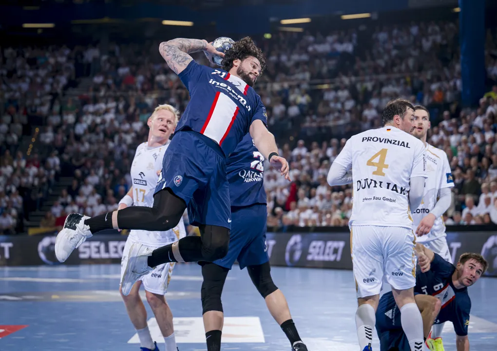 Paris travel back from Kiel with a four-goal advantage