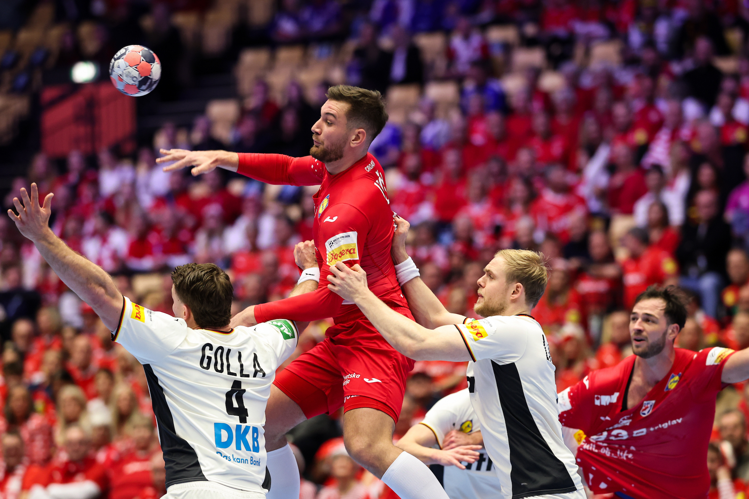 Live blog: Germany hold slight lead over Croatia