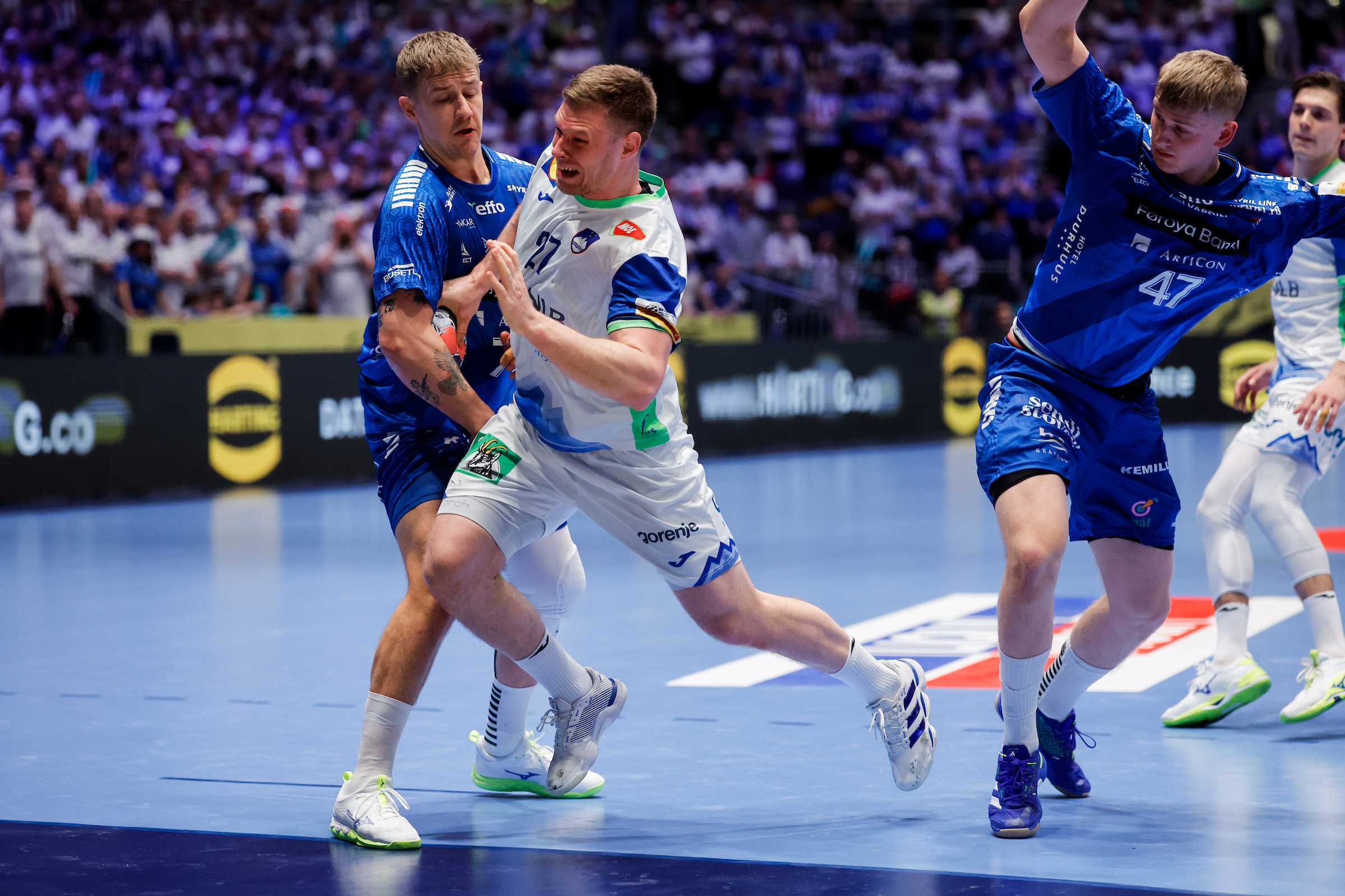 Slovenia defeat Faroes; take Switzerland to main round