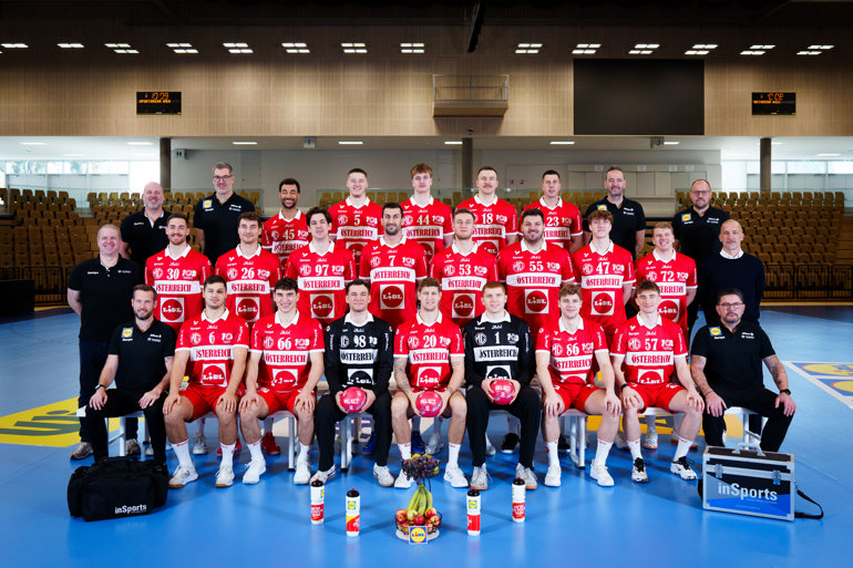 Team AUT 01 (1)