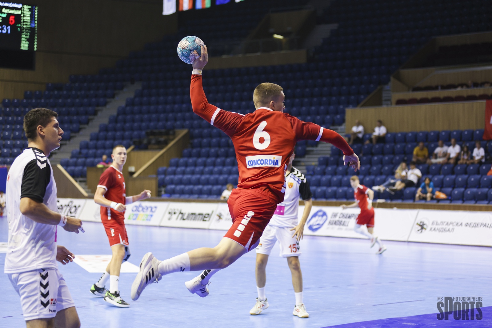 Seven teams hope for glory in Latvia