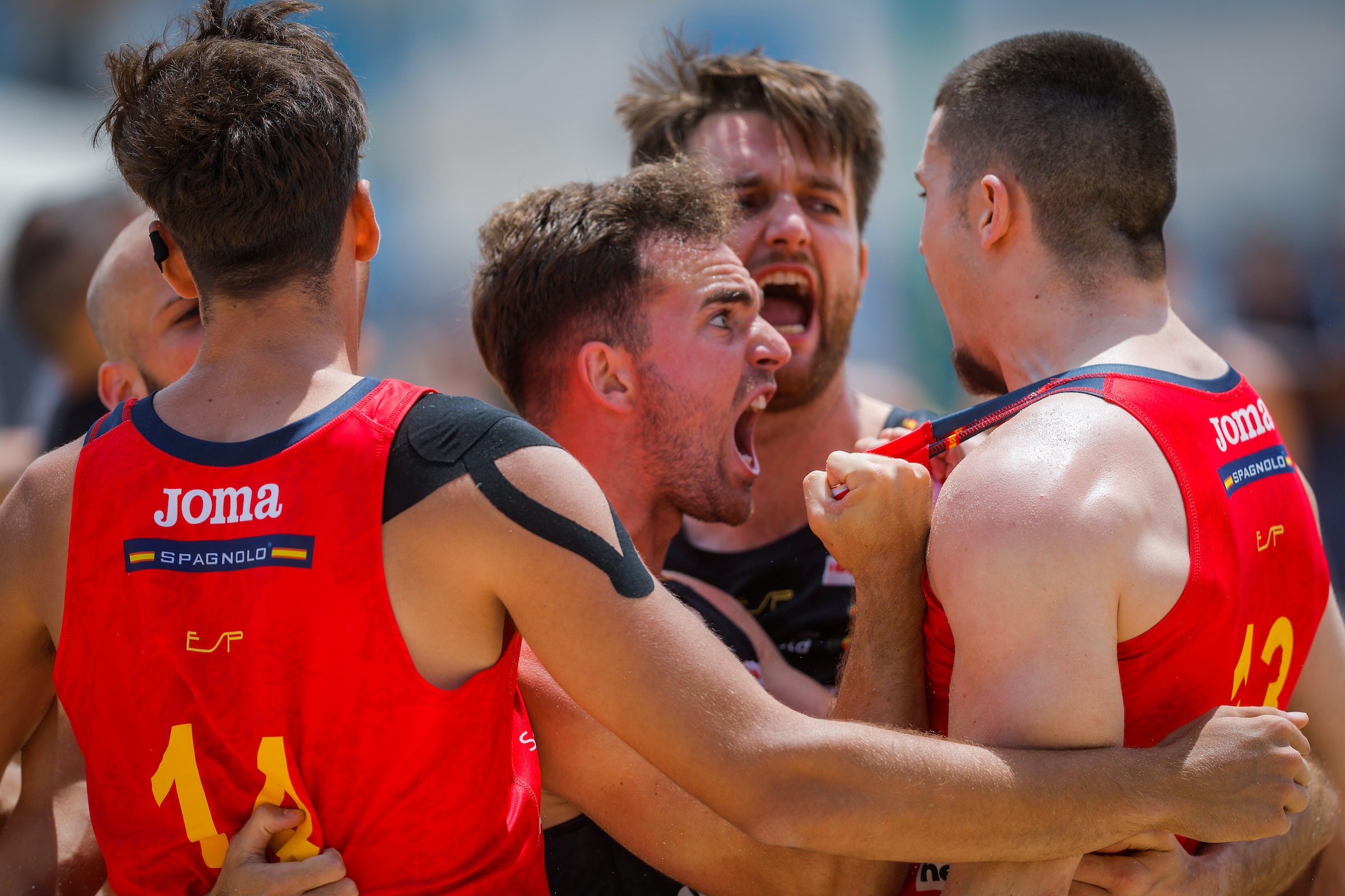 SUMMARY: Promising quarter-final lineups set in Nazaré