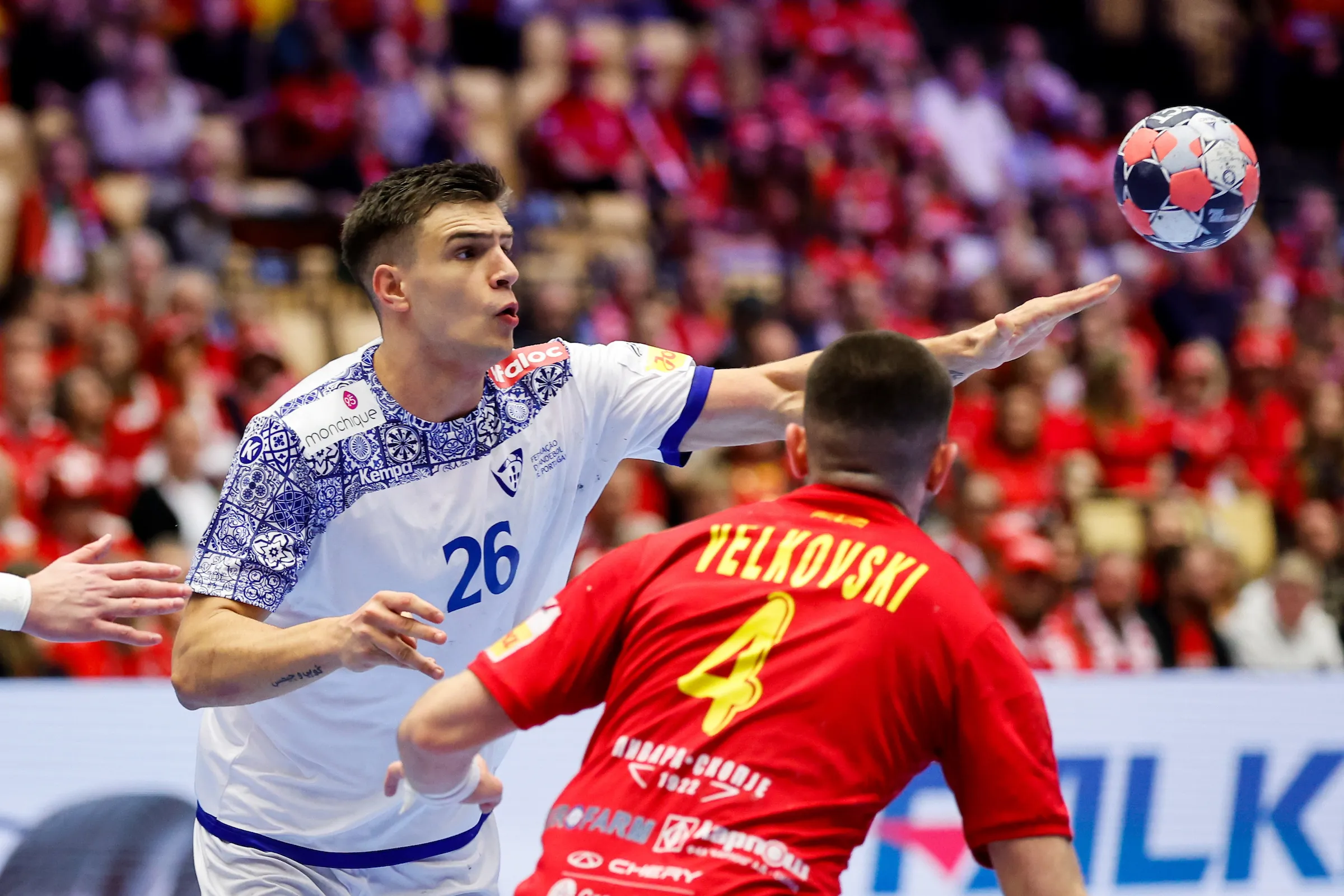 What teams in Men's EURO 2026 groups B and D need for the main round