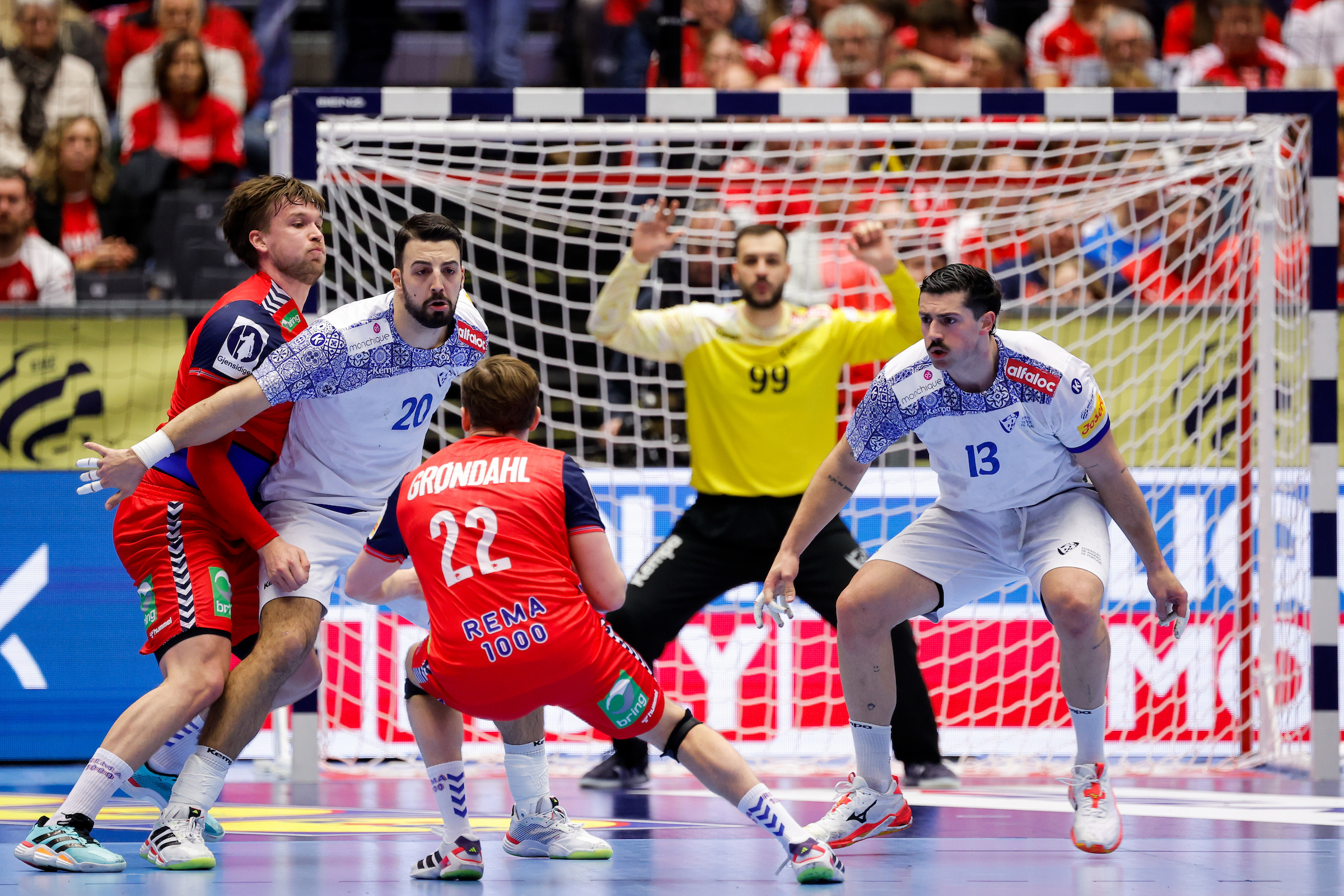 Live blog: Portugal and Norway remain close in vital match