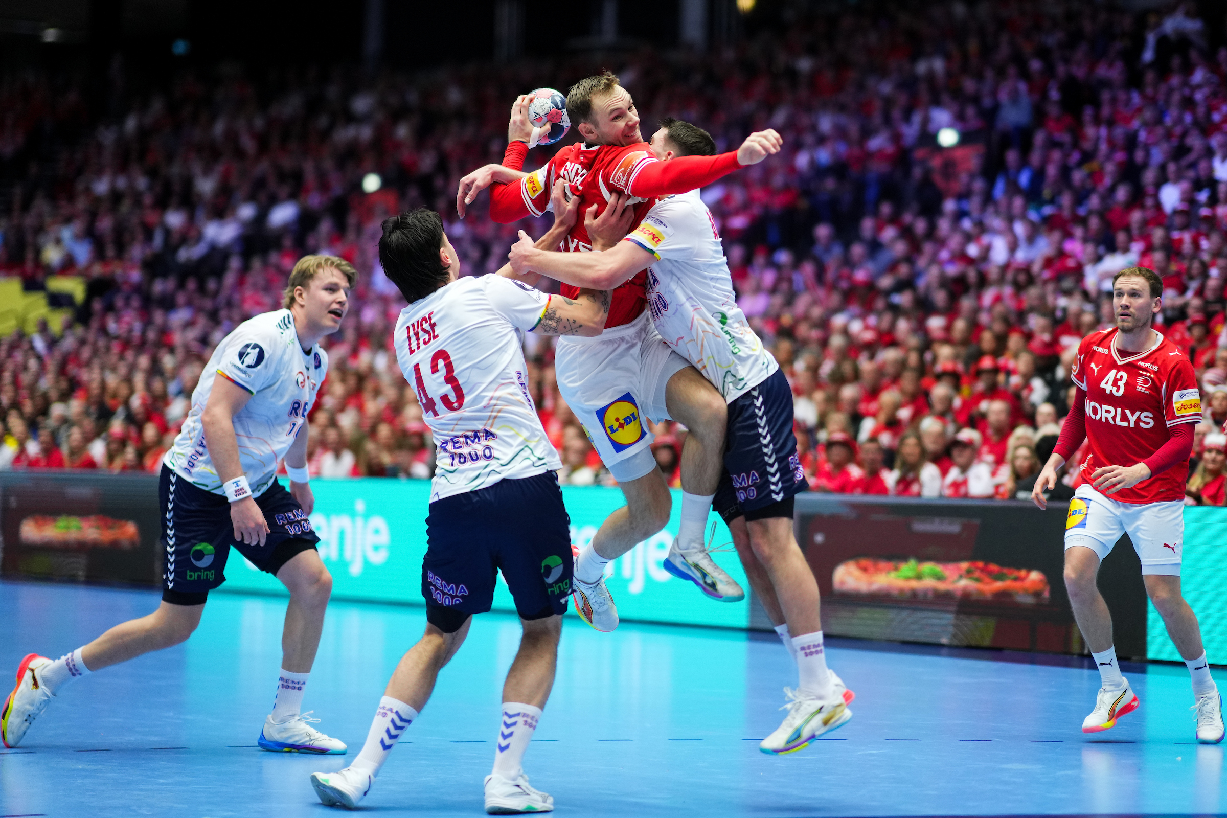 Live blog: Denmark and Sweden extend leads in second half