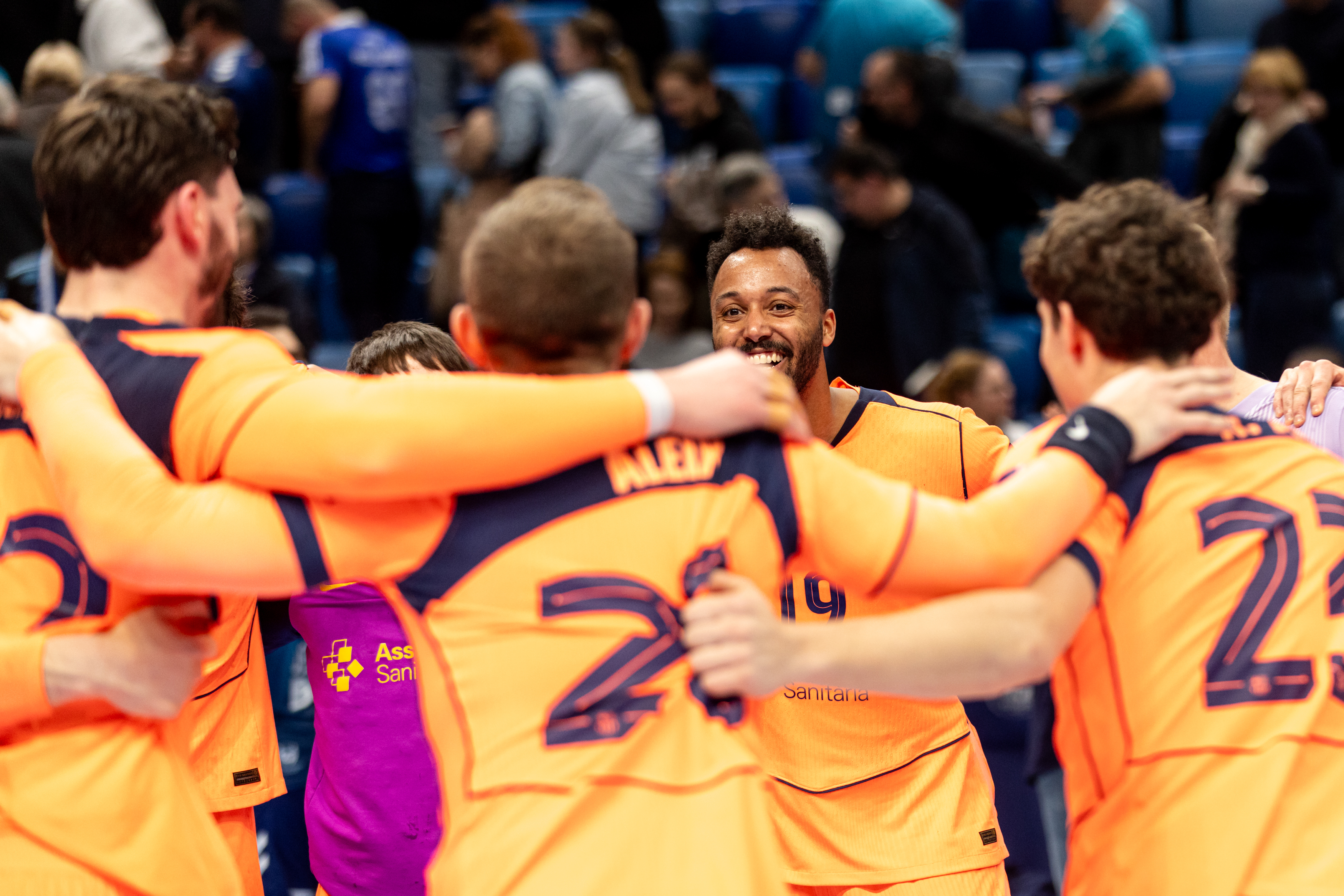 Barça and Magdeburg book first quarter-final tickets