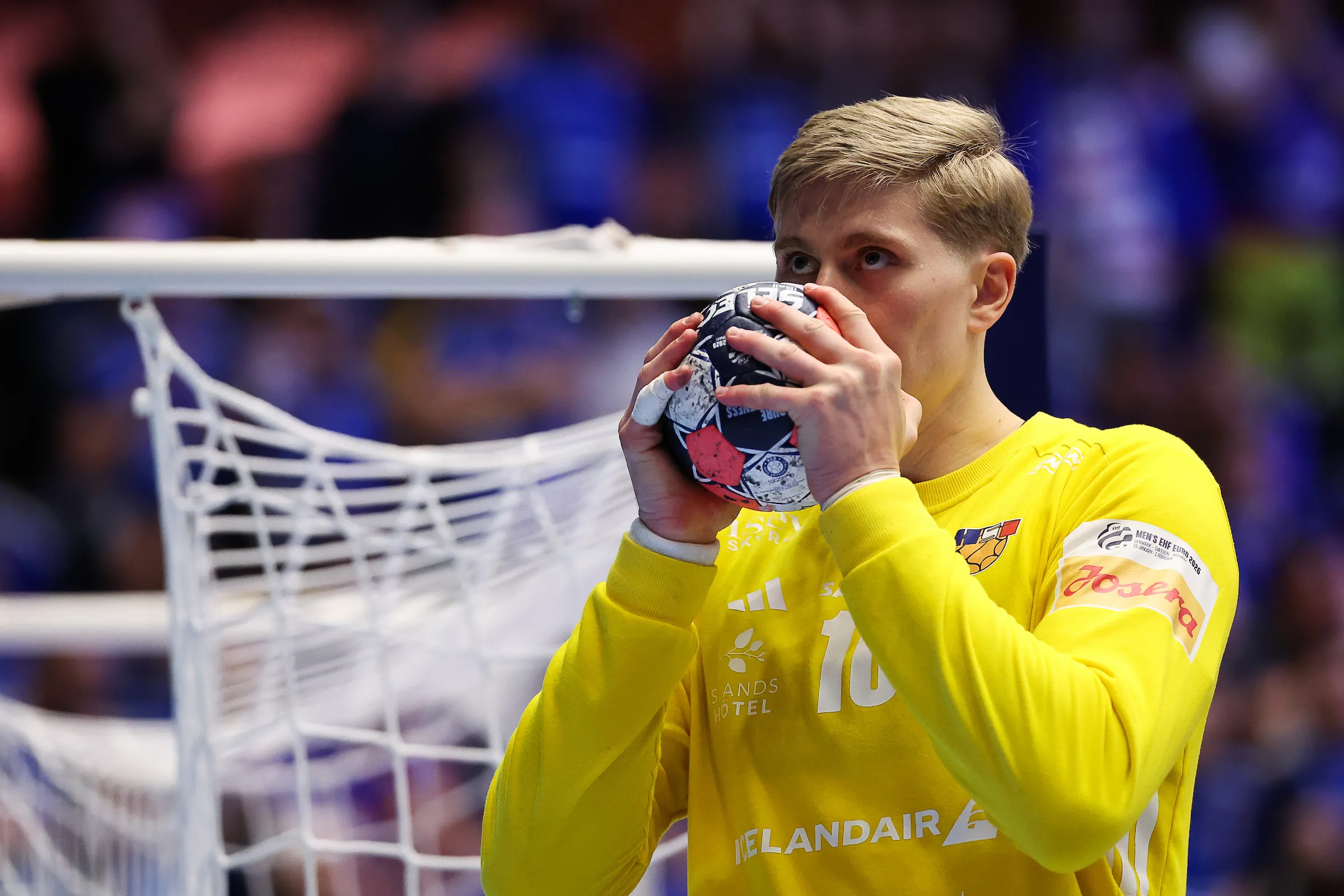 Handball Past Handball: Hallgrímsson lifts Iceland past Hungary in group final