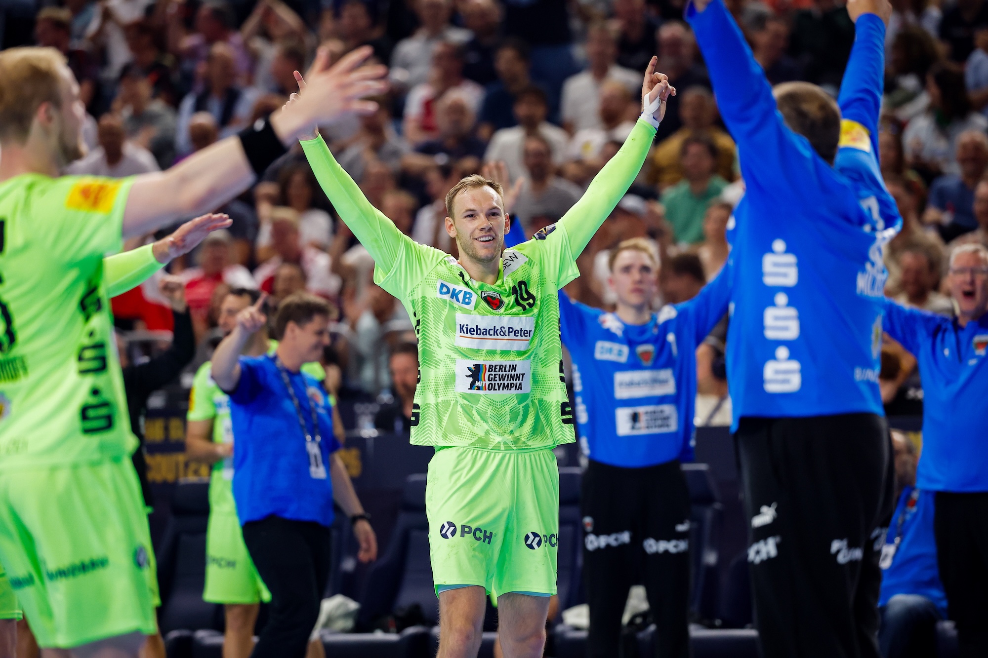 Berlin beat reigning champions for another chance at trophy