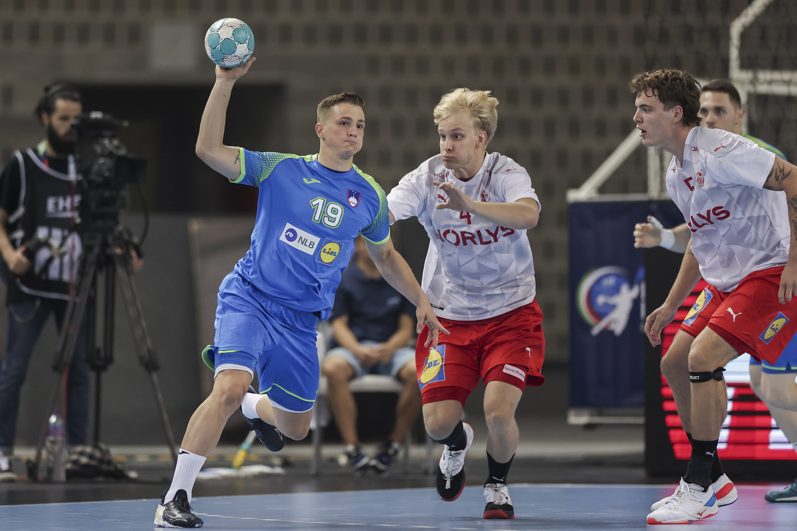 Main round starts without titleholders Slovenia