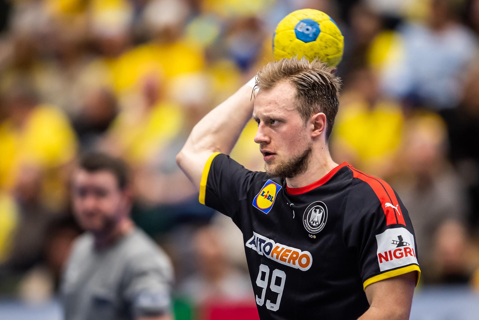 Germany between enthusiasm and defeats