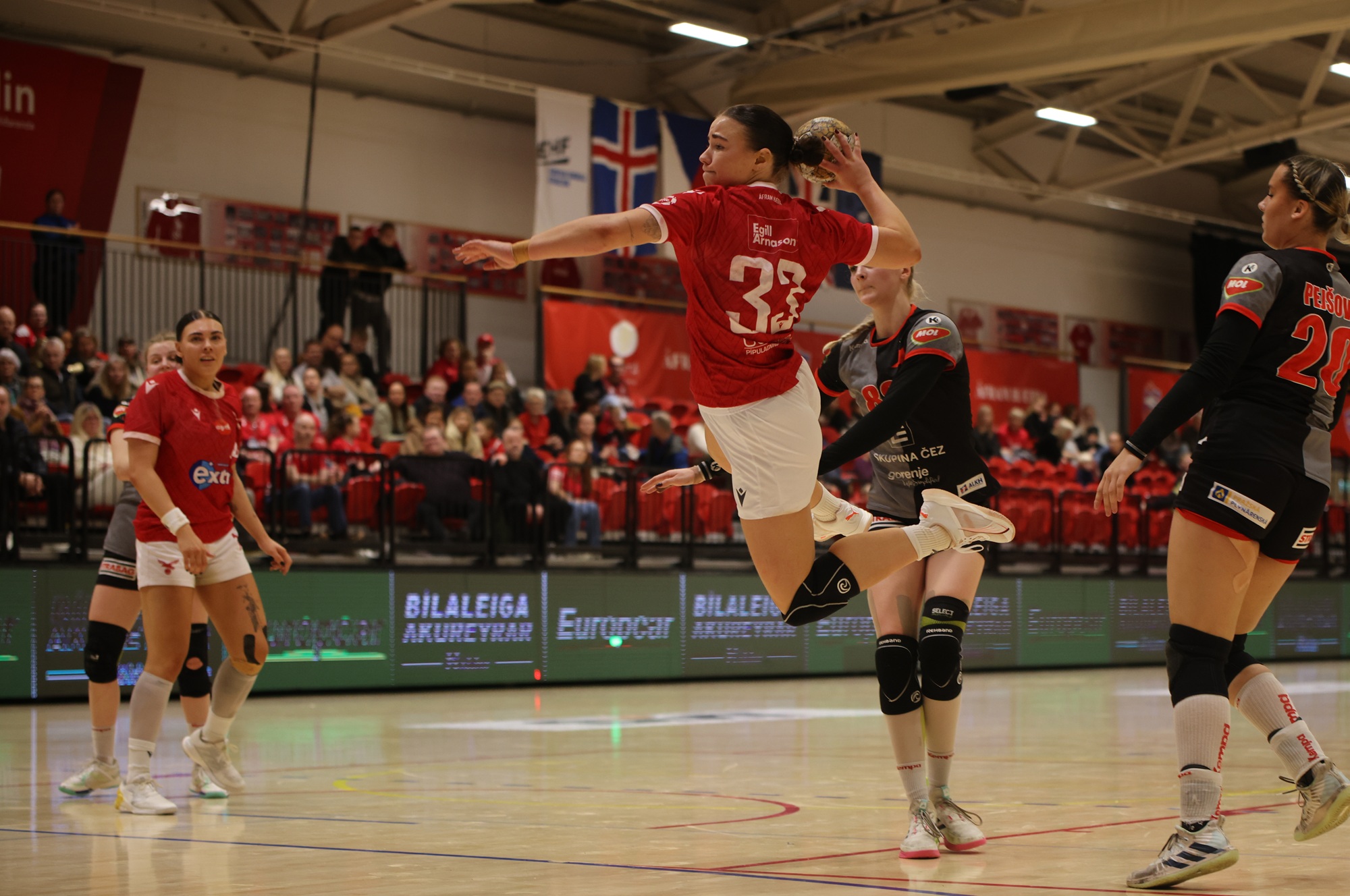 Porrino and Valur start quest for first European trophy