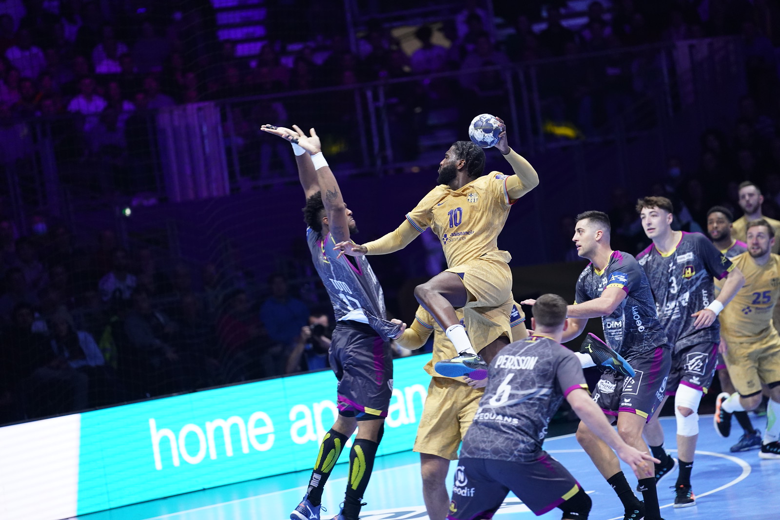 SUMMARY: Barça win fascinating MOTW; PSG and Veszprém drop points