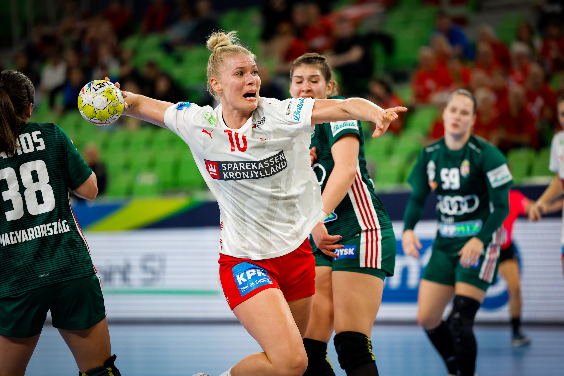 Denmark earn late victory over Hungary