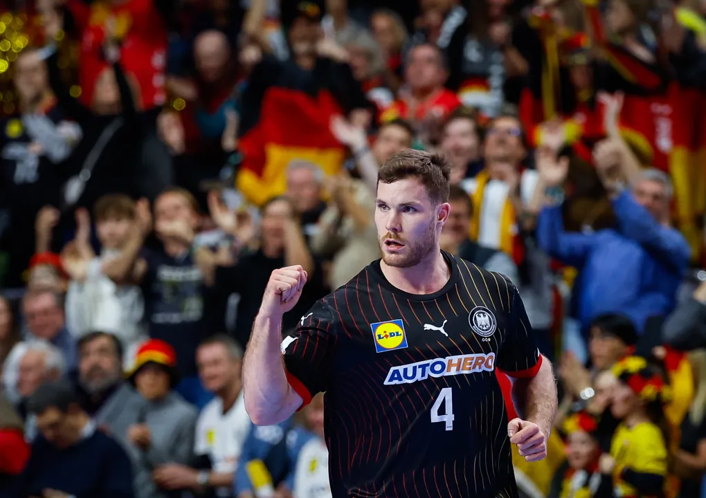 Top two dogs clash, hosts Germany under big pressure