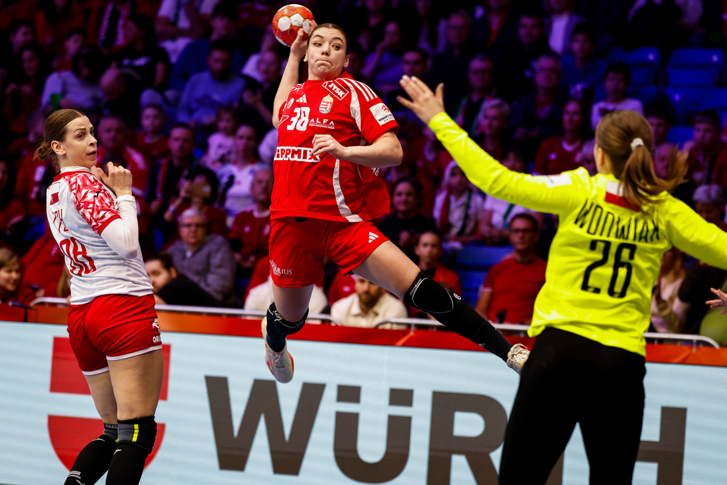 Comfortable victory keeps Hungary’s perfect streak