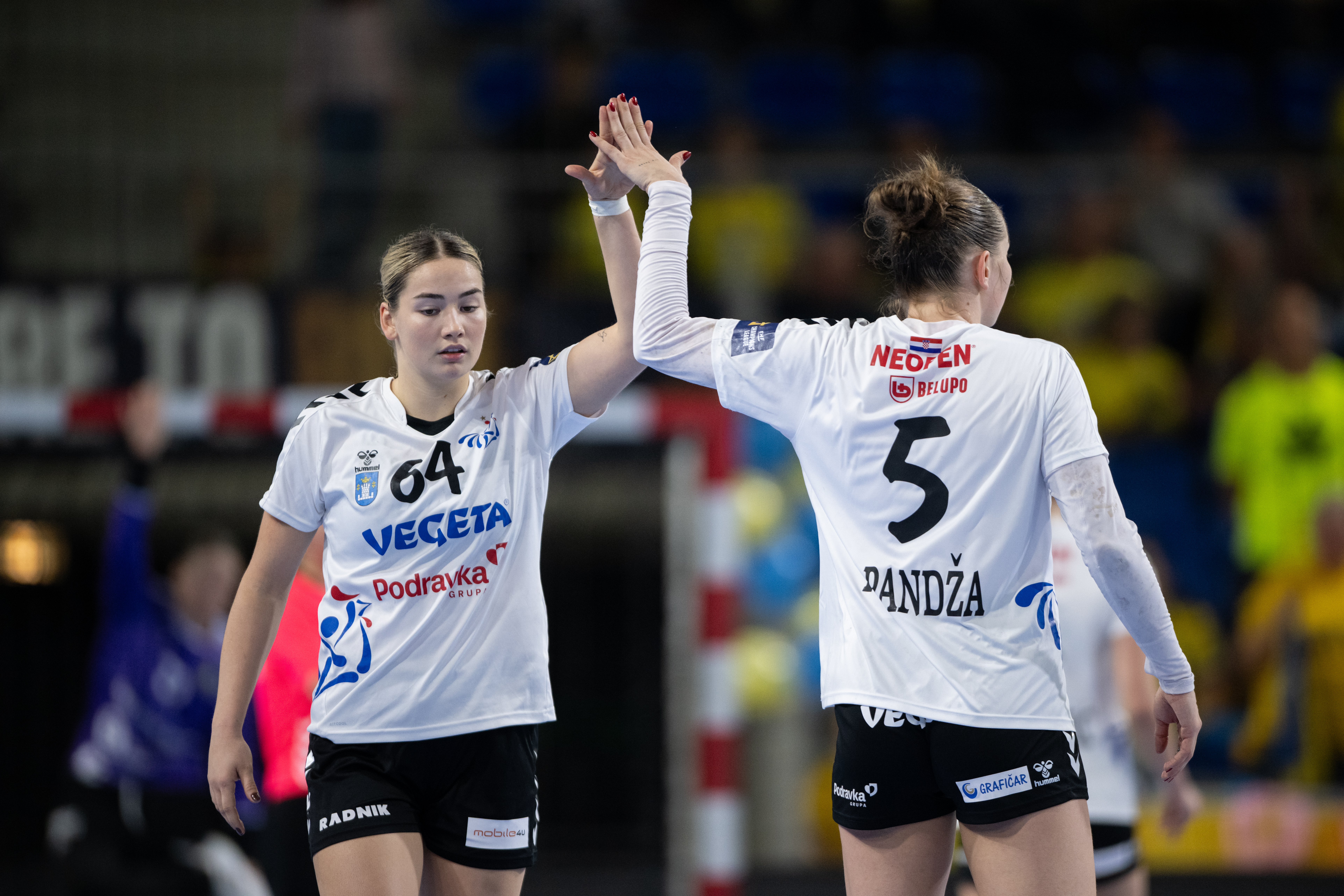 Austrian sisters with Balkan mentality, team spirit and a perfect relationship