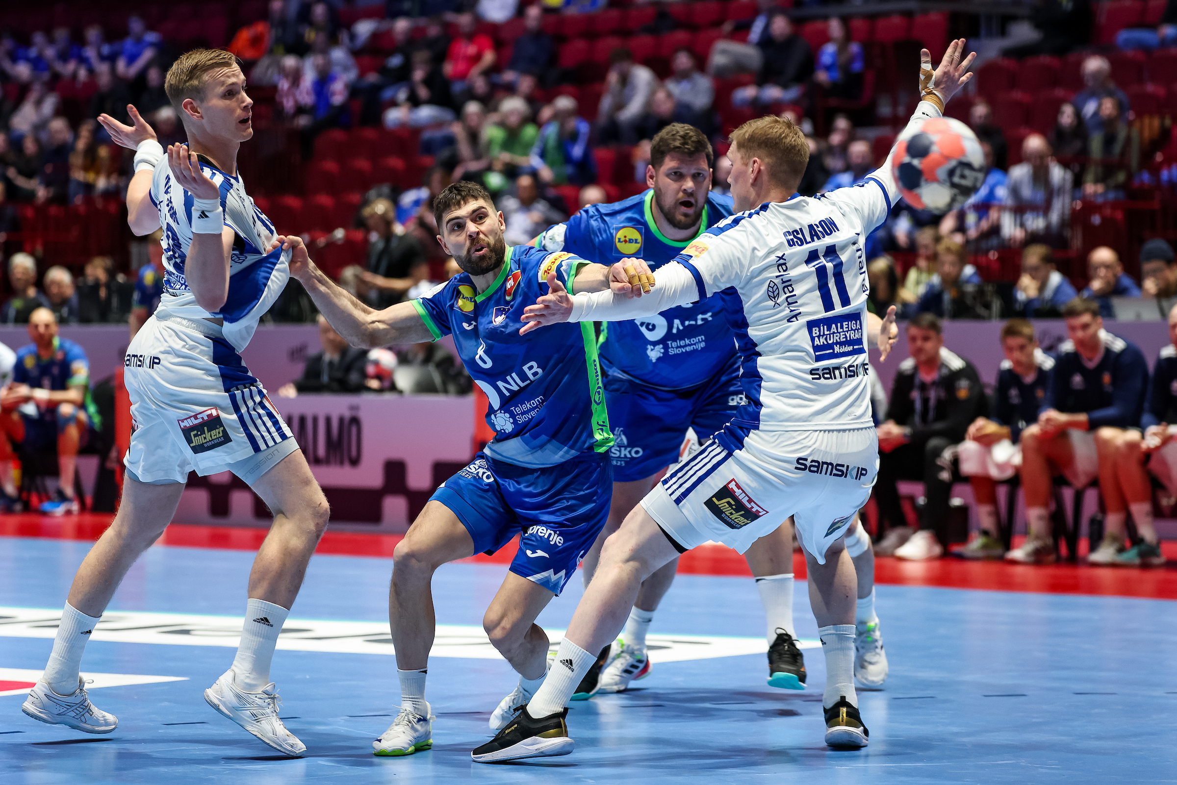 Live blog: Iceland with slight lead; Portugal in control