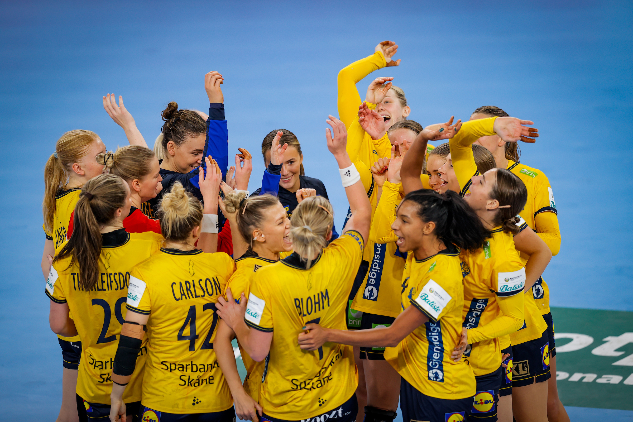 SUMMARY: Sweden keep semi-final hopes alive; Norway are through